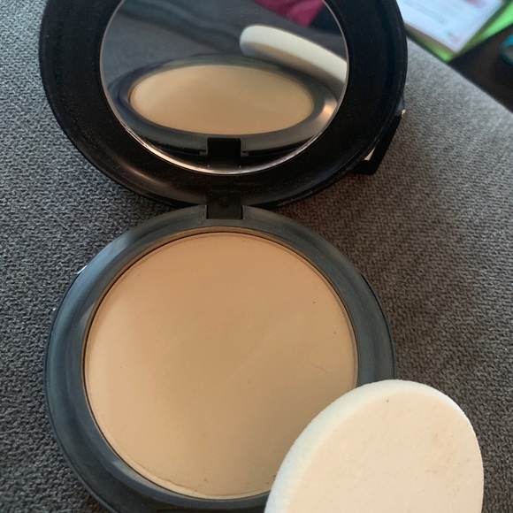 MAC 🌸 Studio fix C40 used only couple times💕 - Picture 2 of 2